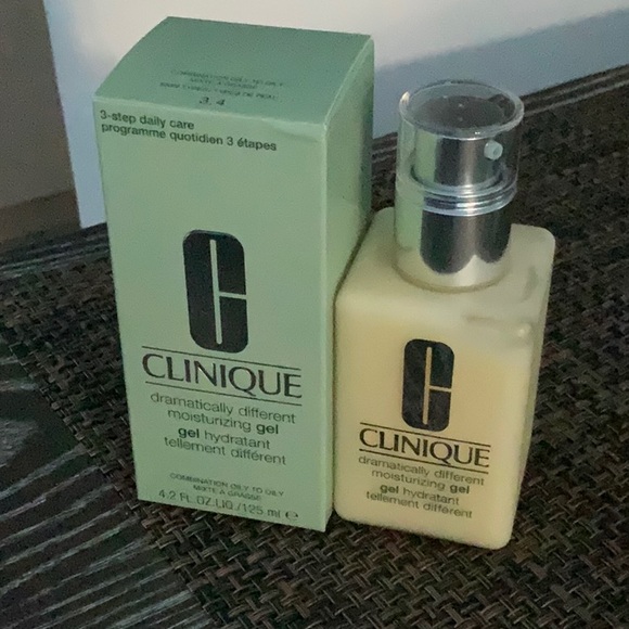 Clinique Dramatically Different Moisturizing Face Lotion+, 6.7 oz. - Picture 4 of 4